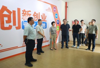 马秋平校长带队到广西中医药大学信息技术中心、南宁市第六职业技术学校开展智慧校园调研交流活动